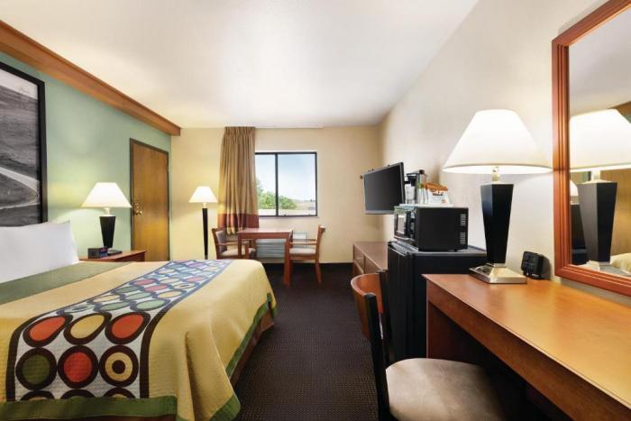 Super 8 By Wyndham Hotel