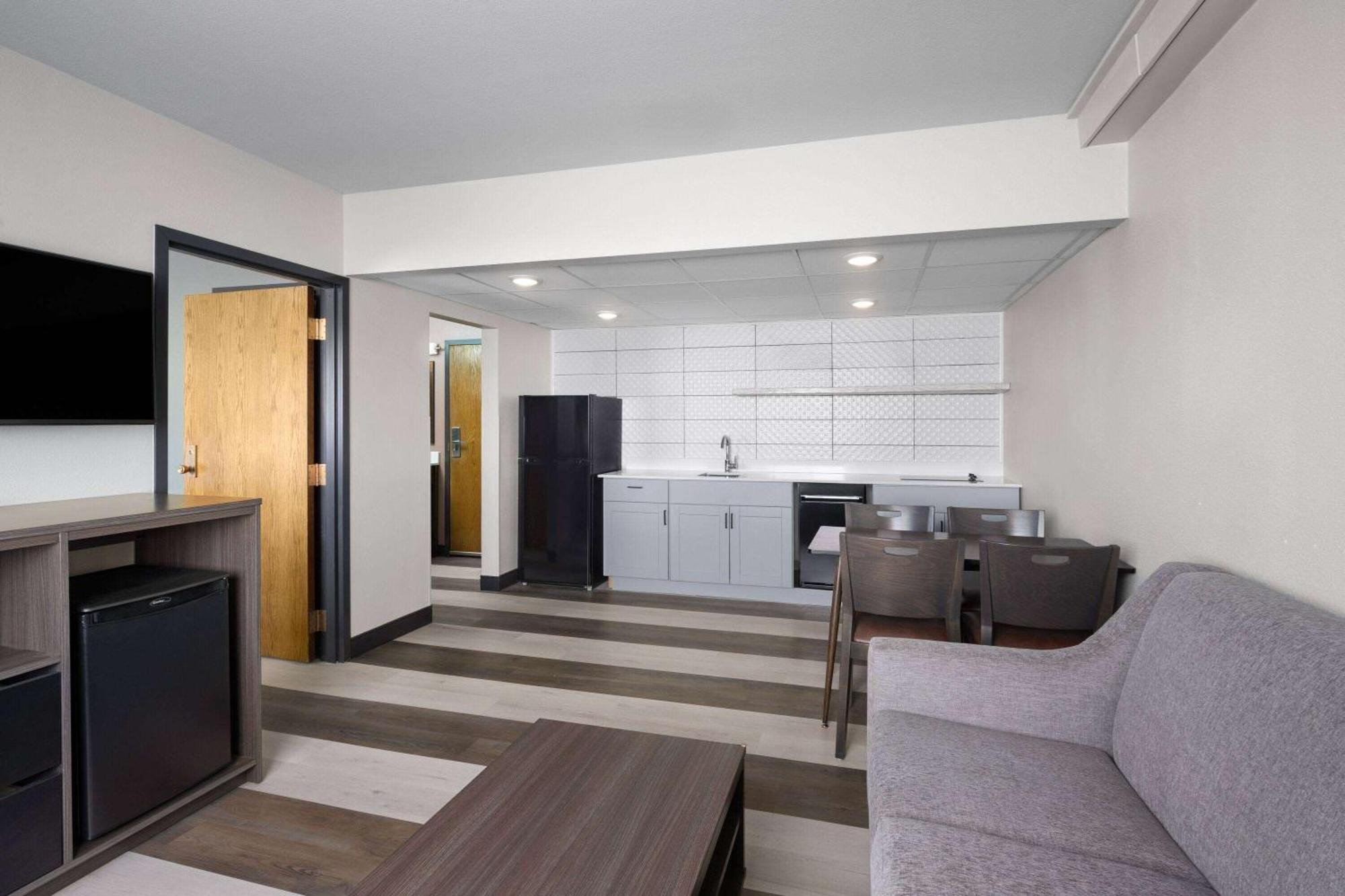 Super 8 By Wyndham 3*