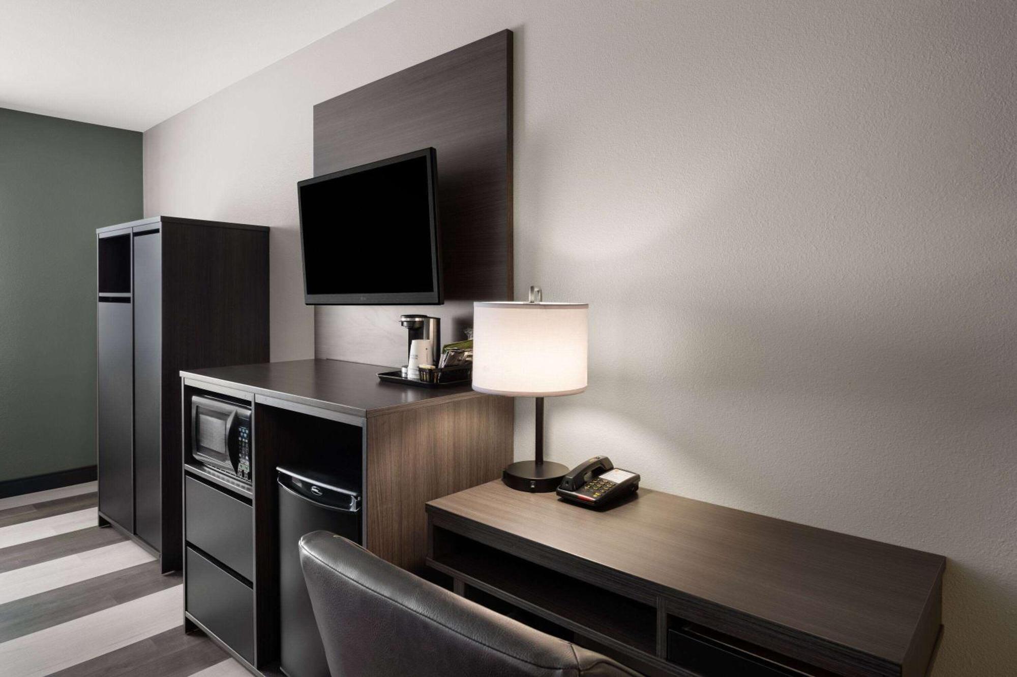 Super 8 By Wyndham Hotel Columbus