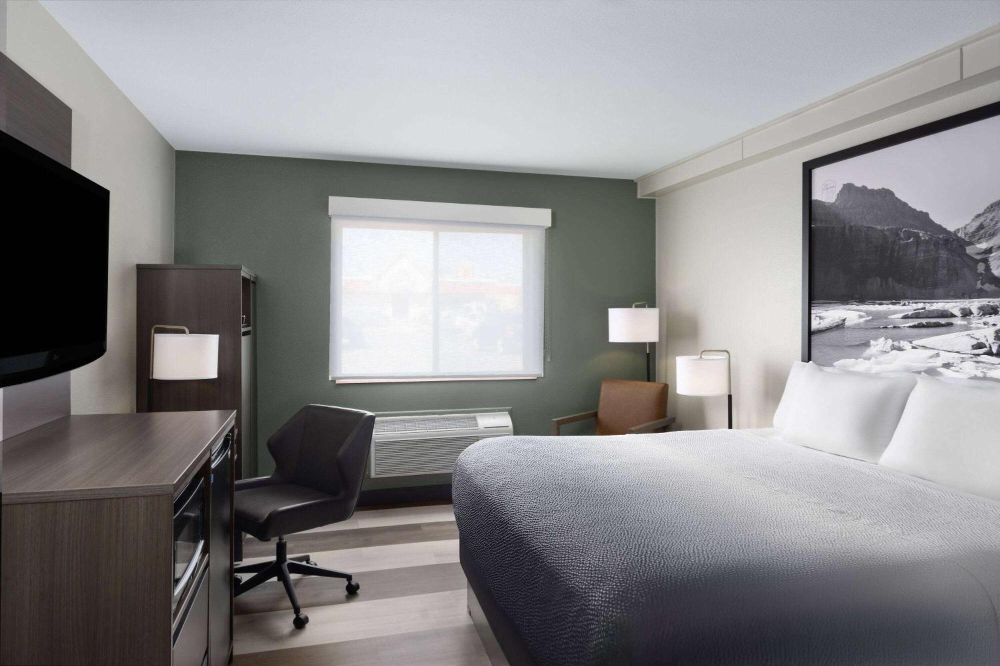 Super 8 By Wyndham Hotel